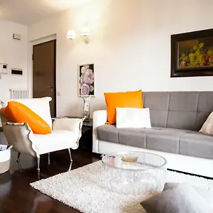 https://chic-panoramic-apartment.italymilanhotels.net